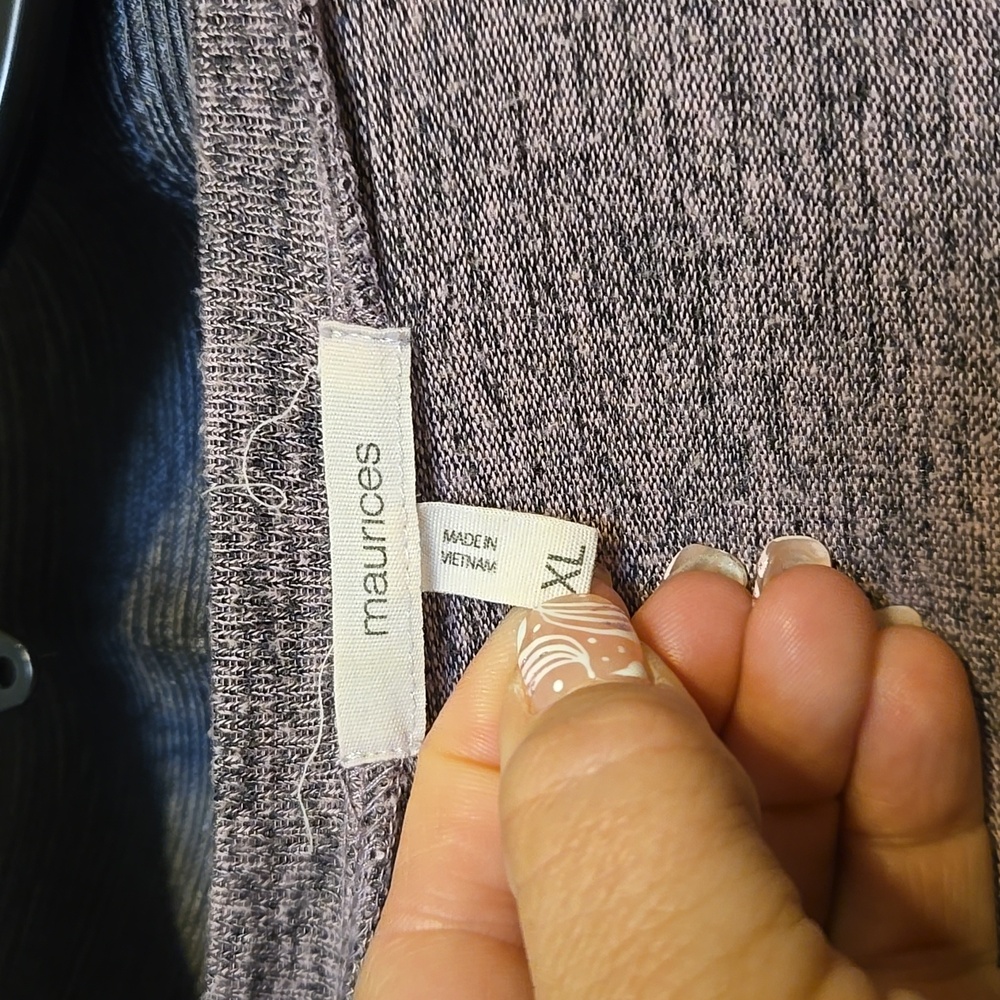 Adorable Maurices Top - Picture 2 of 7
